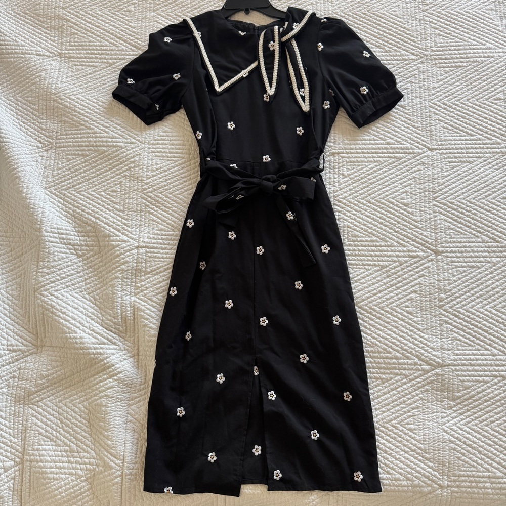 Kaimilan Black Floral Midi Dress